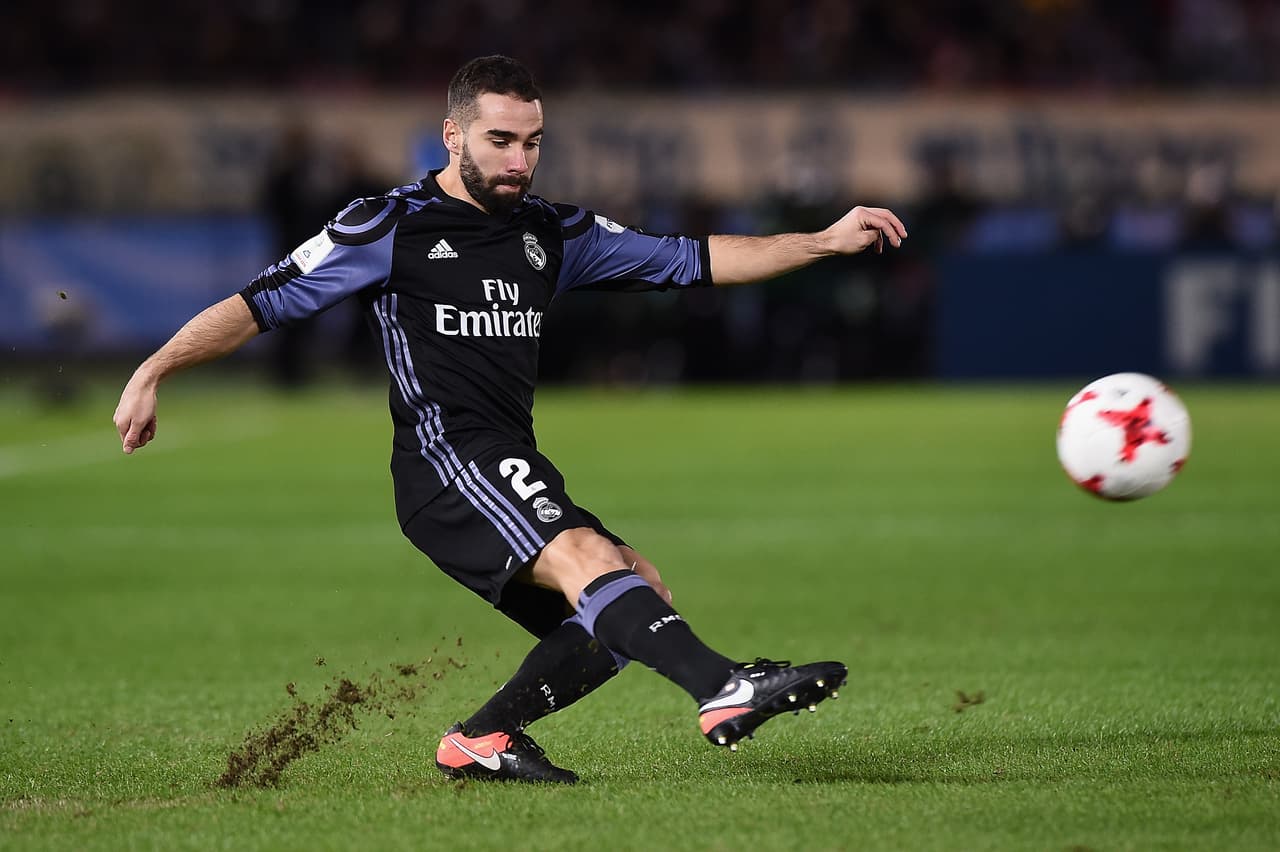 Daniel Carvajal- Buen trabajo en el costado derecho del Real Madrid, parte de una maquinaria que se conoce bien y sin pasar grandes dificultades por los costados a pesar del esquema que planteó Ricardo La Volpe. Calificación 7.