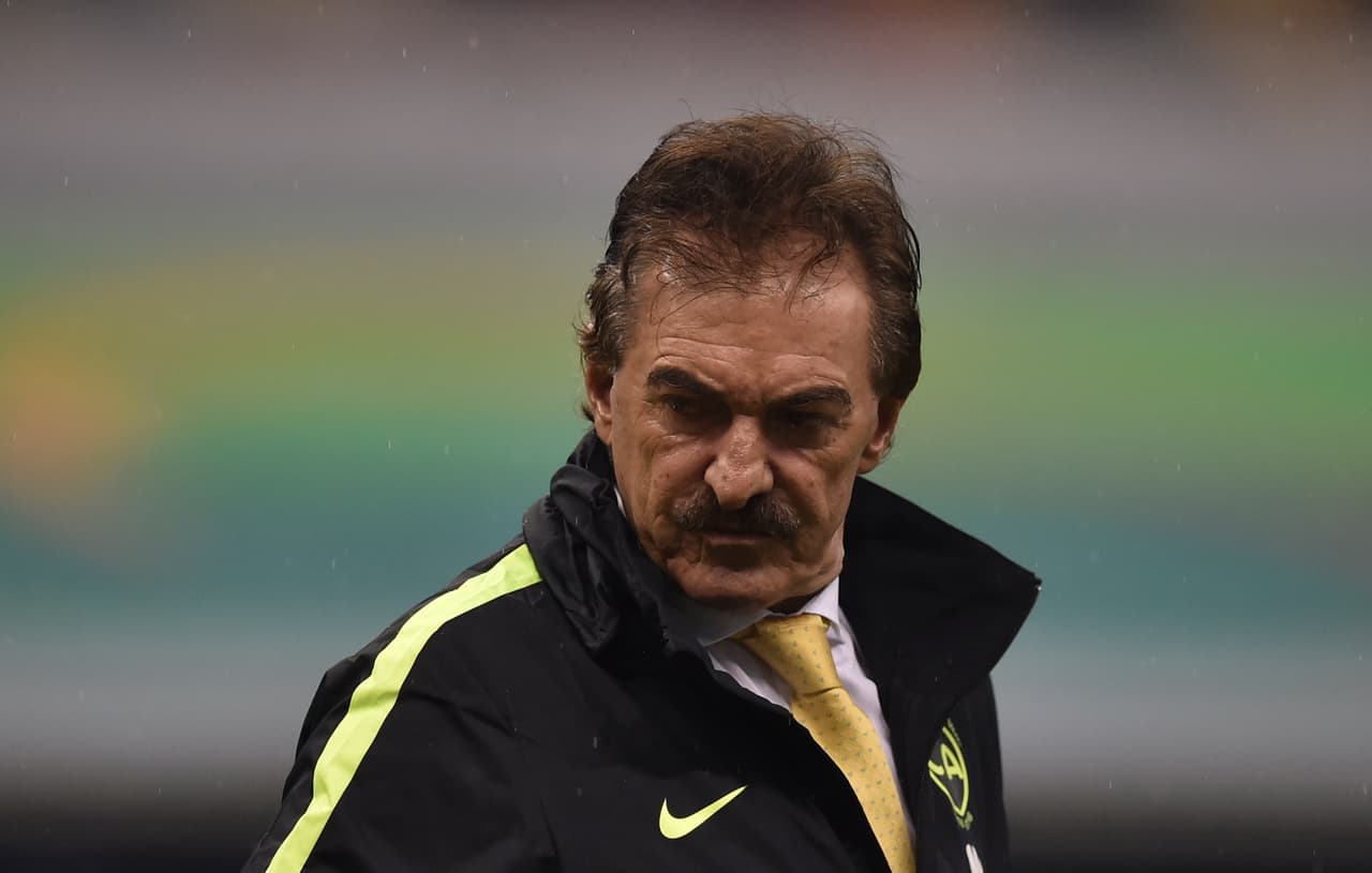 Para el Apertura-2016, llegó el argentino Ricardo La Volpe a la dirección azulcrema. América fue finalista del torneo, pero cayó contra Tigres. En el Mundial de Clubes, finalizó de cuarto tras caer contra Real Madrid y Atlético Nacional, este último por penaltis.