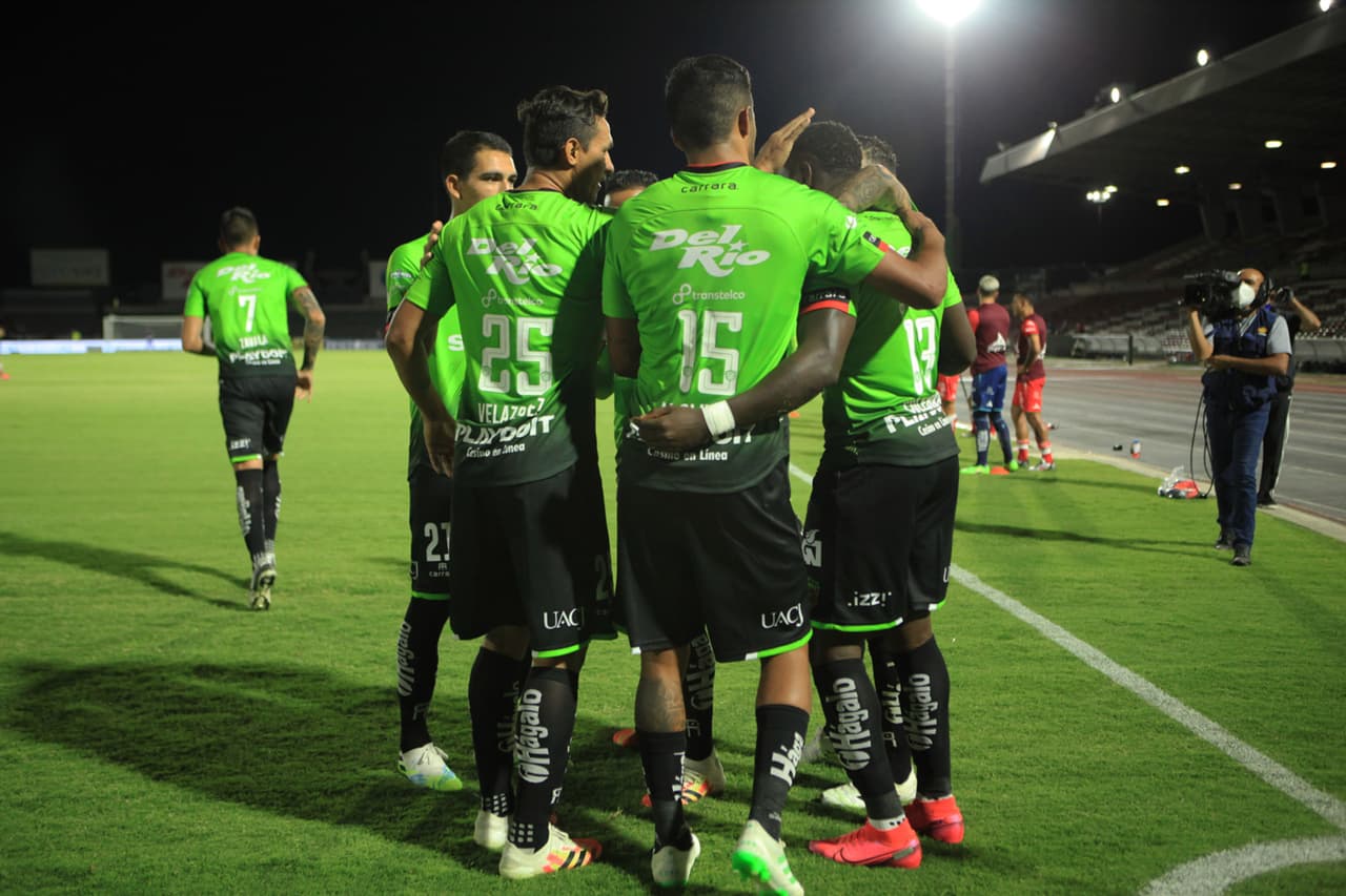 Erick Castillo cobró el tiro y Malagón atajó, pero el de Juárez remató y penetró el arco.