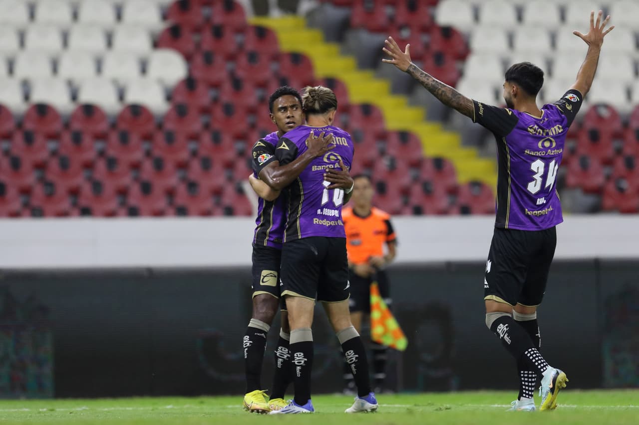 Santos Laguna derrotó a Mazatlán en su penúltimo partido dentro de la Copa por México 2022 con marcador de 3-2. Los goles de los Guerreros los hicieron Preciado, Brunetta y Medina; mientras que los cañoneros descontaron con tantos de Nahuelpán y Bárcenas.