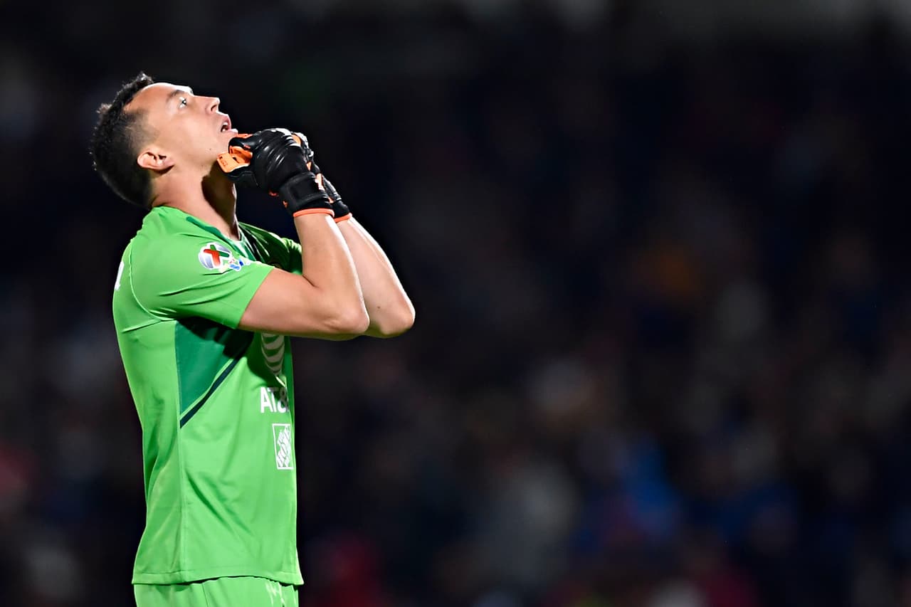 <b>Agustín Marchesin: 10.</b> Solidez y seguridad en la meta azulcrema. El agentino sacó el empate de Pumas en el primer tiempo que pudo haber cambiado el rumbo del partido e innumerables ocasiones de gol.