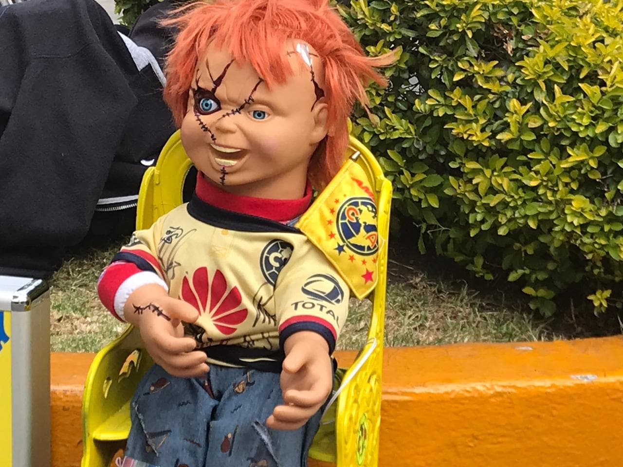 Decenas de americanistas se congregaron en el hotel para alentar al equipo previo a la final del futbol mexicano.