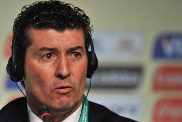 Como estratega del Tri fue seriamente criticado sobre todo por el hexagonal final de la CONCACAF dónde México quedó al borde de la eliminación.