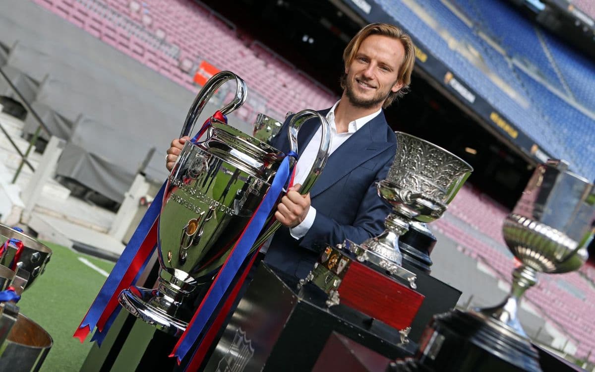 "Es un honor ser el cuarto jugador extranjero con más partidos jugados de toda la historia del Barça…", declaró el zaguero que consiguió trece títulos con los culés.