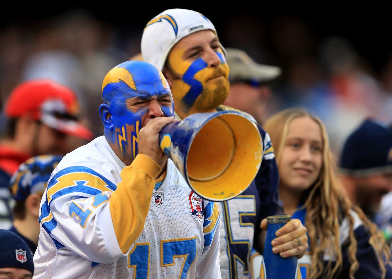 La belleza impactante de las animadoras y la pasión incontenible de los fanáticos le dio alegría a la tradicional jornada del Año Nuevo.