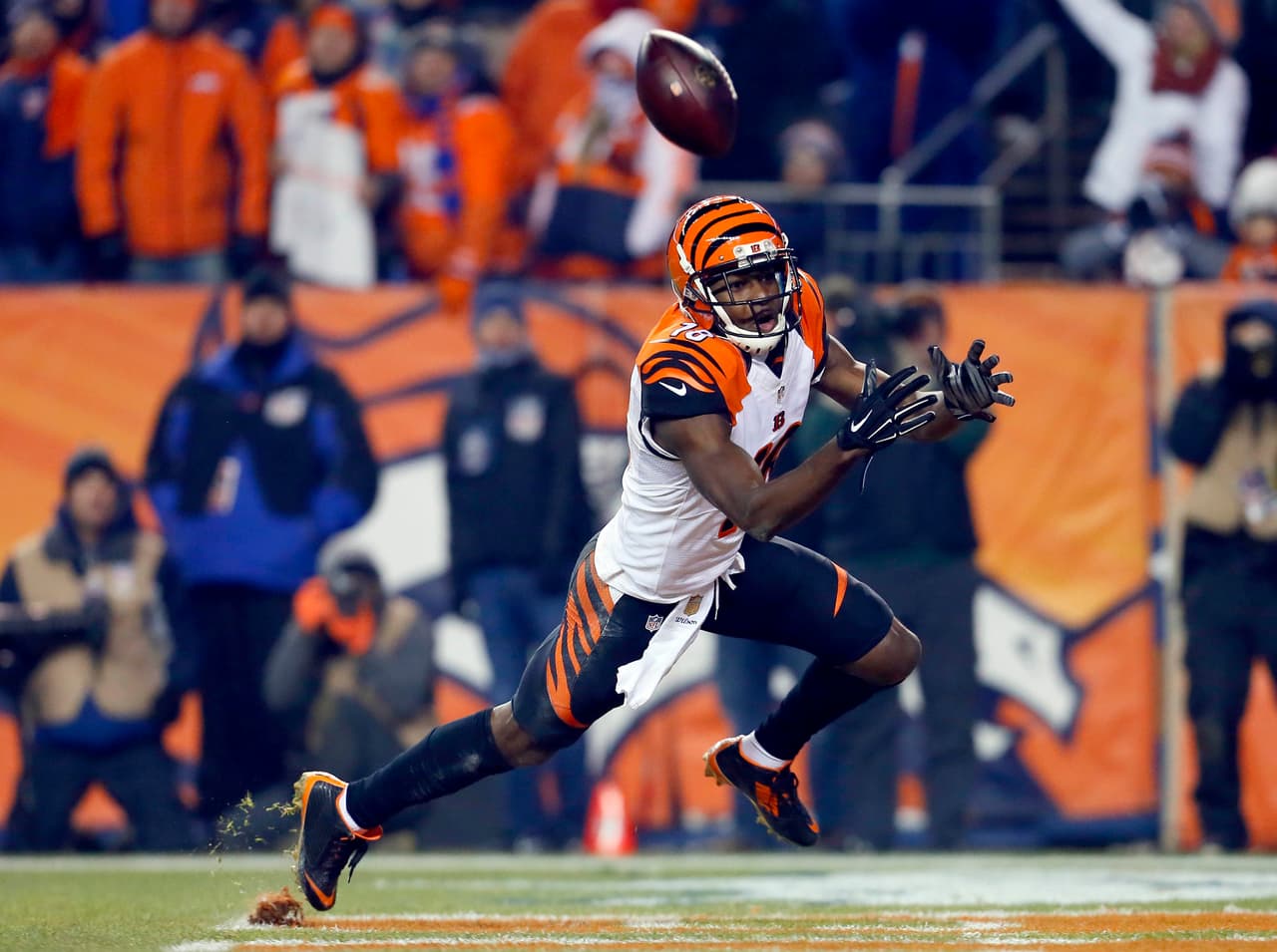 Los Denver Broncos vencieron 20-17 en tiempo extra a los Cincinnati Bengals y con ello amarraron un boleto para los playoffs.