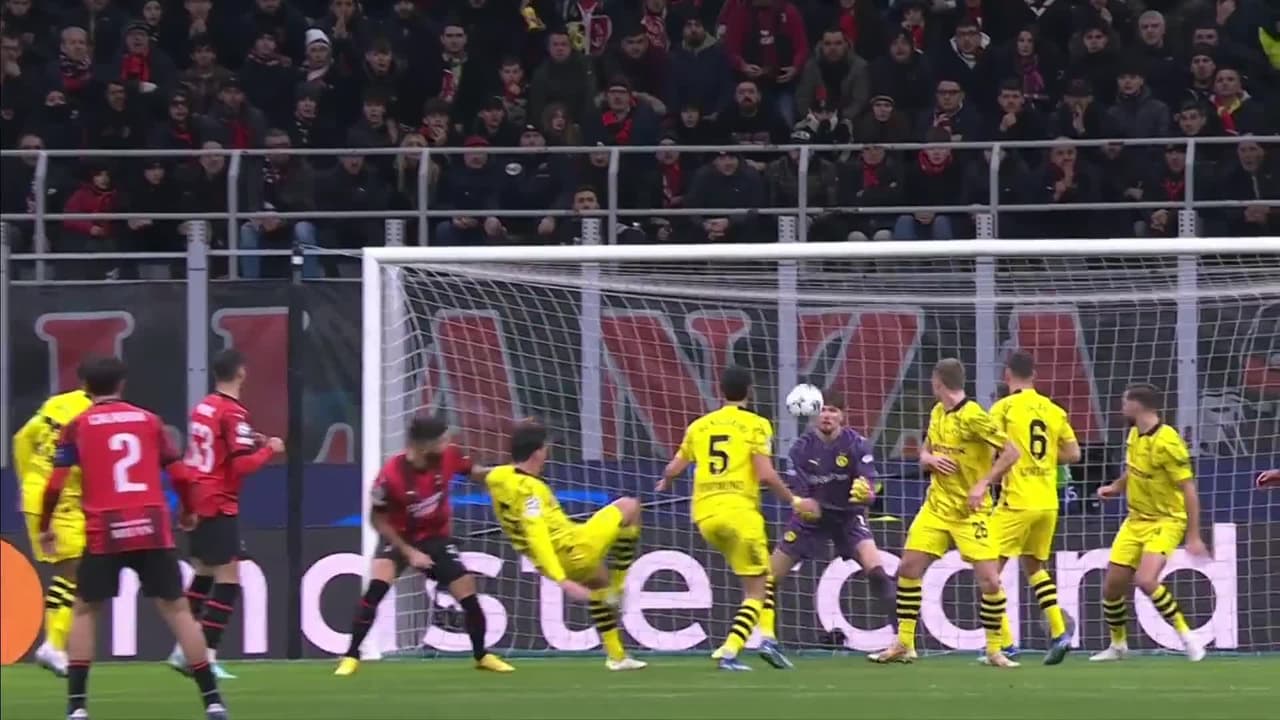 ¡El tercero del Dortmund! Adeyemi sentencia el 1-3 sobre el Milan
