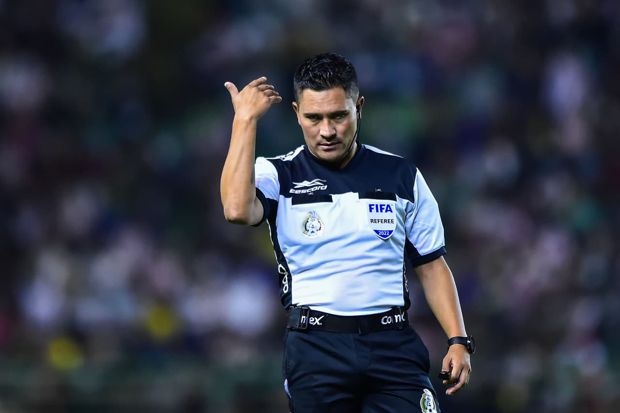 Fernando Guerrero no se pudo escapar de la polémica al dejar de marcar un penal sobre Dávila.