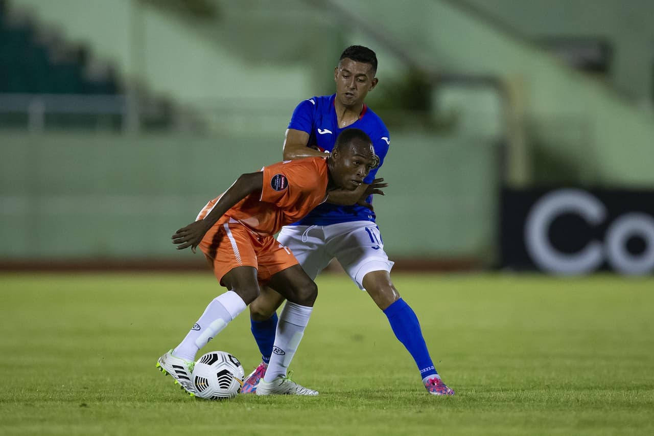 Cruz Azul no logra aprovechar su superioridad y complican un poco su pase a cuartos de final, luego de empatar 0-0.