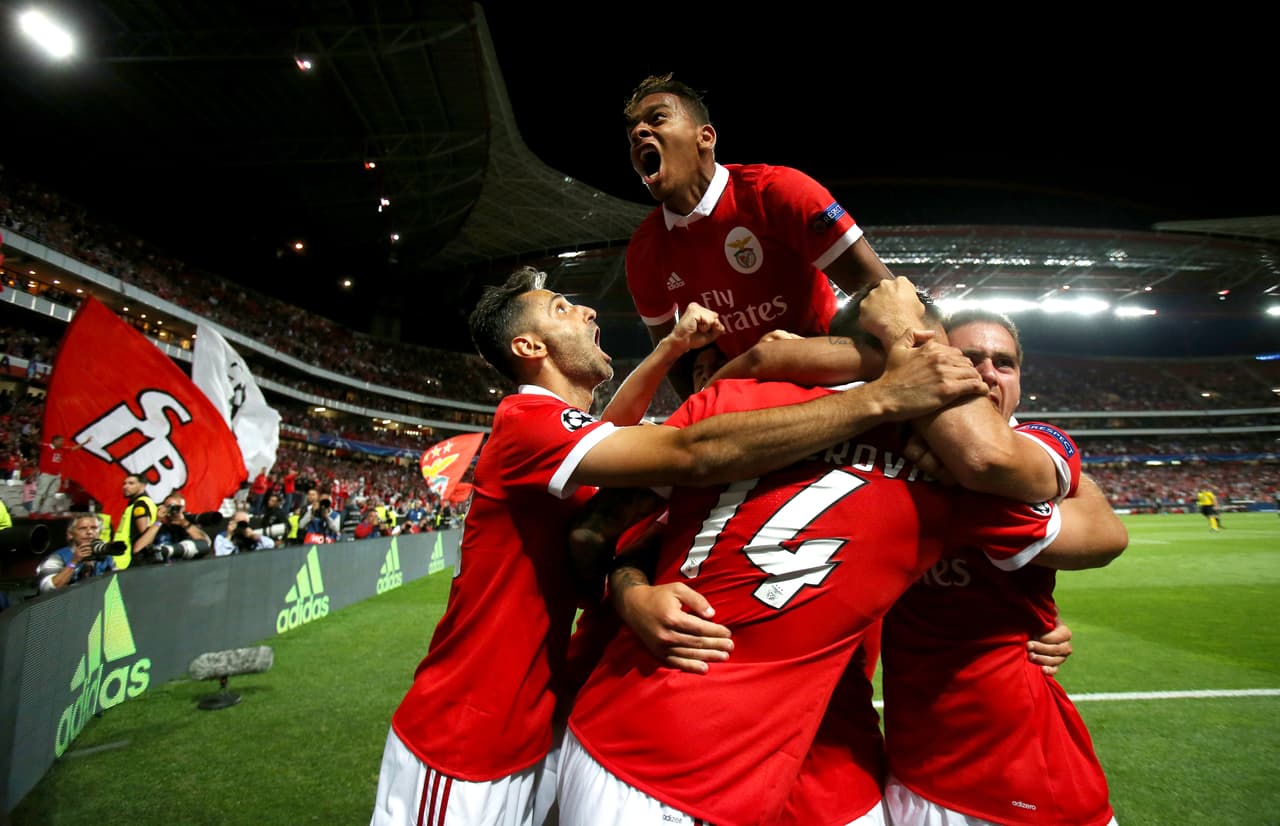 En el mismo grupo A, Benfica comenzó arriba en el marcador frente a su público en el juego contra CSKA Moscú.