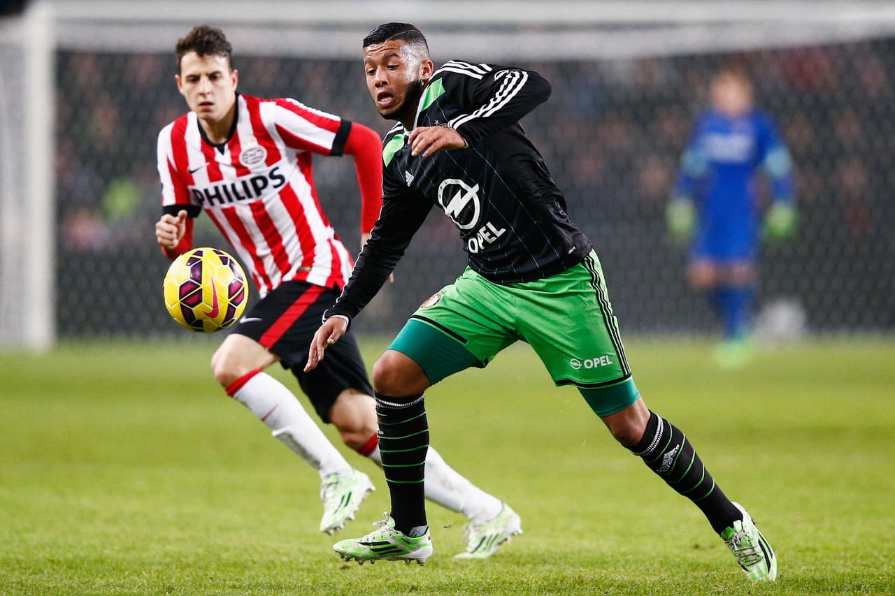 Como lateral derecho, el elegido es Santiago Arias, actual elemento del Atlético de Madrid que jugó durante cinco años en el PSV antes de dejar 11 millones de euros en las arcas del club.