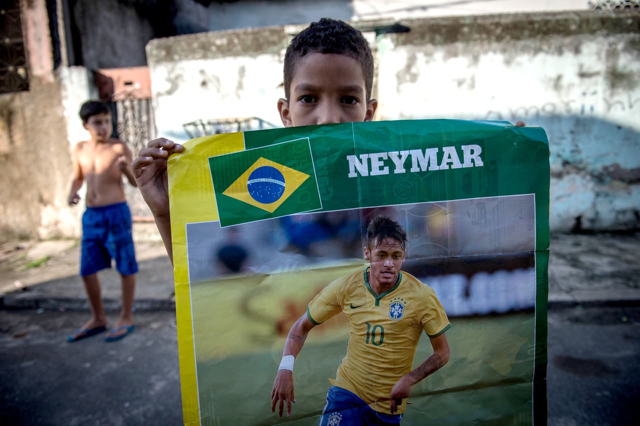 Los más pequeños sueñan con ser como el crack, cuyo estilo supera las canchas.