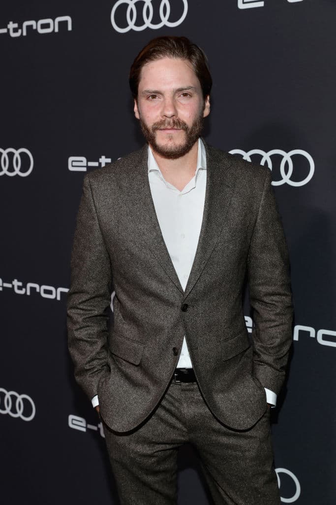 Woman in Gold (2015) - Basada en una historia real. En 1998 Maria Altmann, una mujer judía que huyó de Viena durante la II Guerra Mundial, regresa sesenta años después para reclamar las propiedades que los nazis confiscaron a su familia, entre las que se encuentra el célebre 'Retrato de Adele Bloch-Bauer I', de Gustav Klimt.
<br>