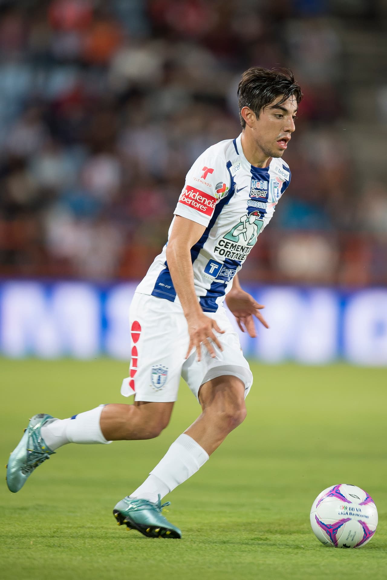 Rodolfo Pizarro del Pachuca es también una posibilidad si deseas un delantero con buenos números.