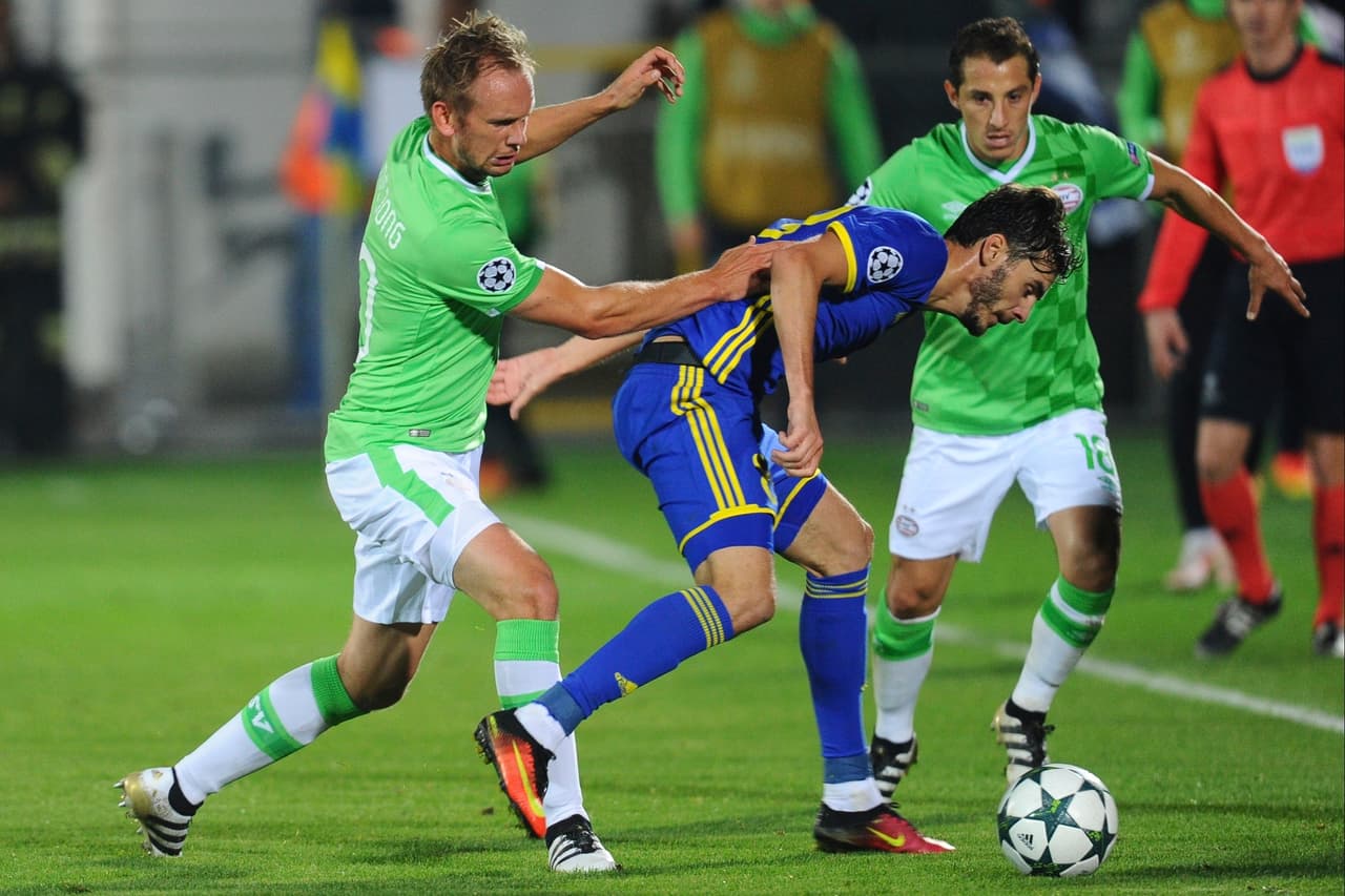 El mexicano Andrés Guardado estuvo de titular y fue amonestado en el empate 2-2 de PSV Eindhoven contra el Rostov.