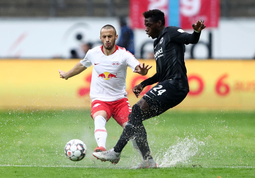 El local fue mucho más dominante en el comienzo y eso lo acercó al arco rival en su búsqueda por ponerse en ventaja.