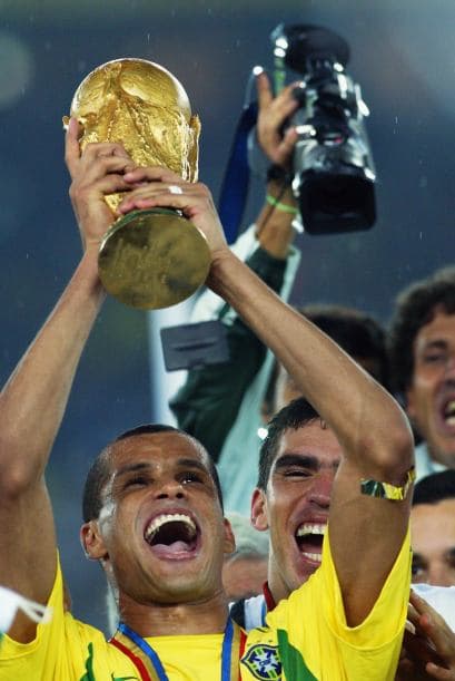 Con 5 goles, Rivaldo se colocó como el segundo mejor anotador de la justa, en el camino a resarcir el sufrimiento de 1998 con un título mundial más paras las vitrinas de Brasil.