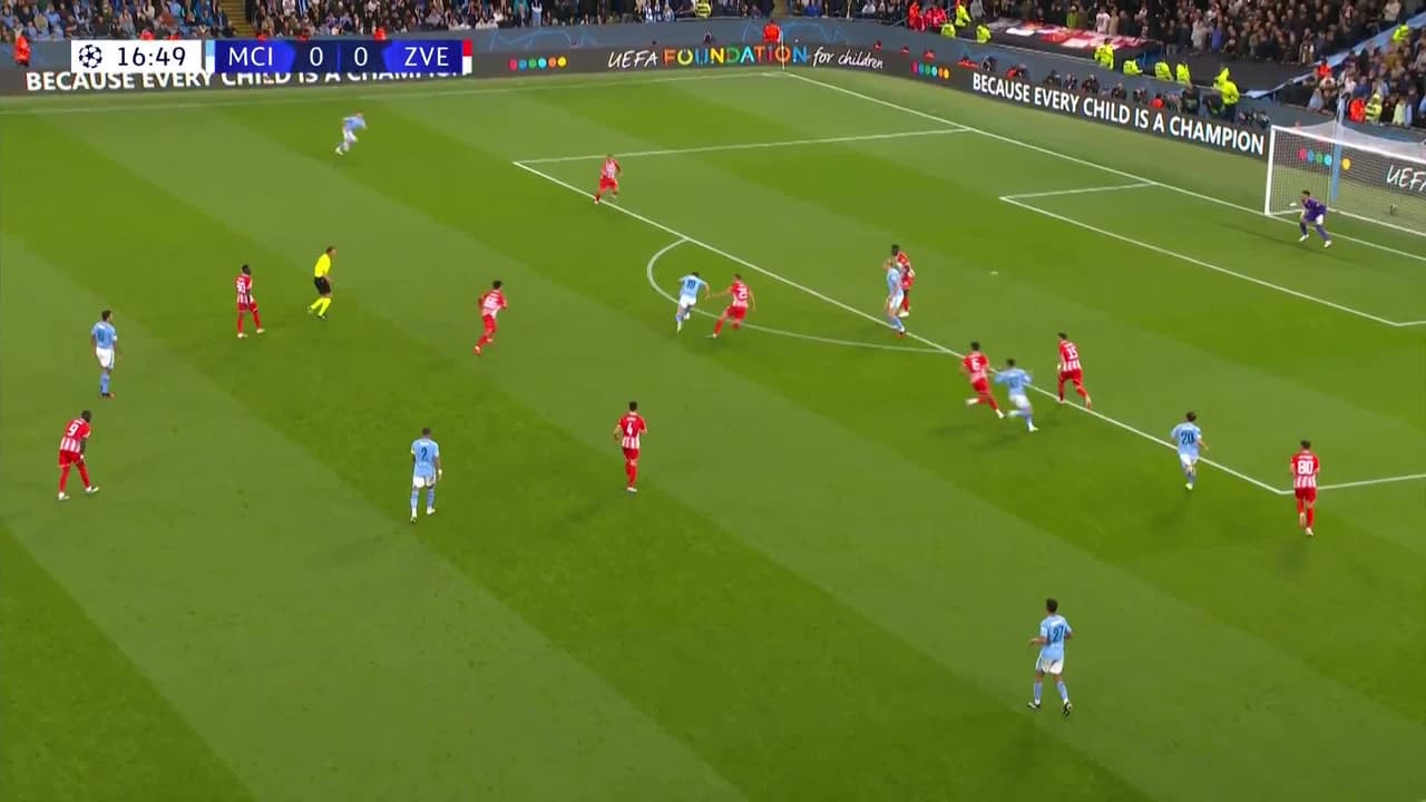 ¡TIRO ATAJADO! disparo por Julián Álvarez.