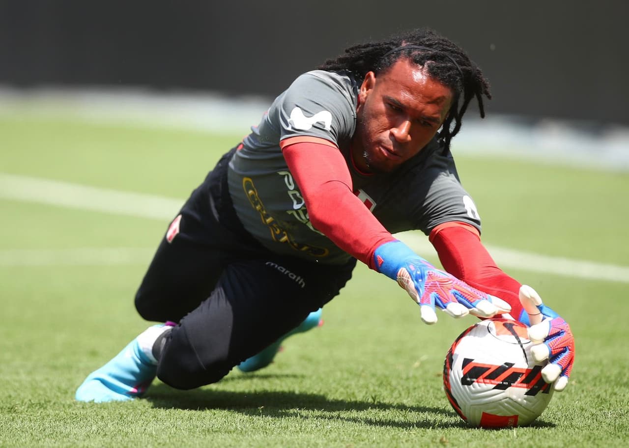 Pedro Gallese y Perú buscarán acceder al repechaje para ir a Qatar 2022.