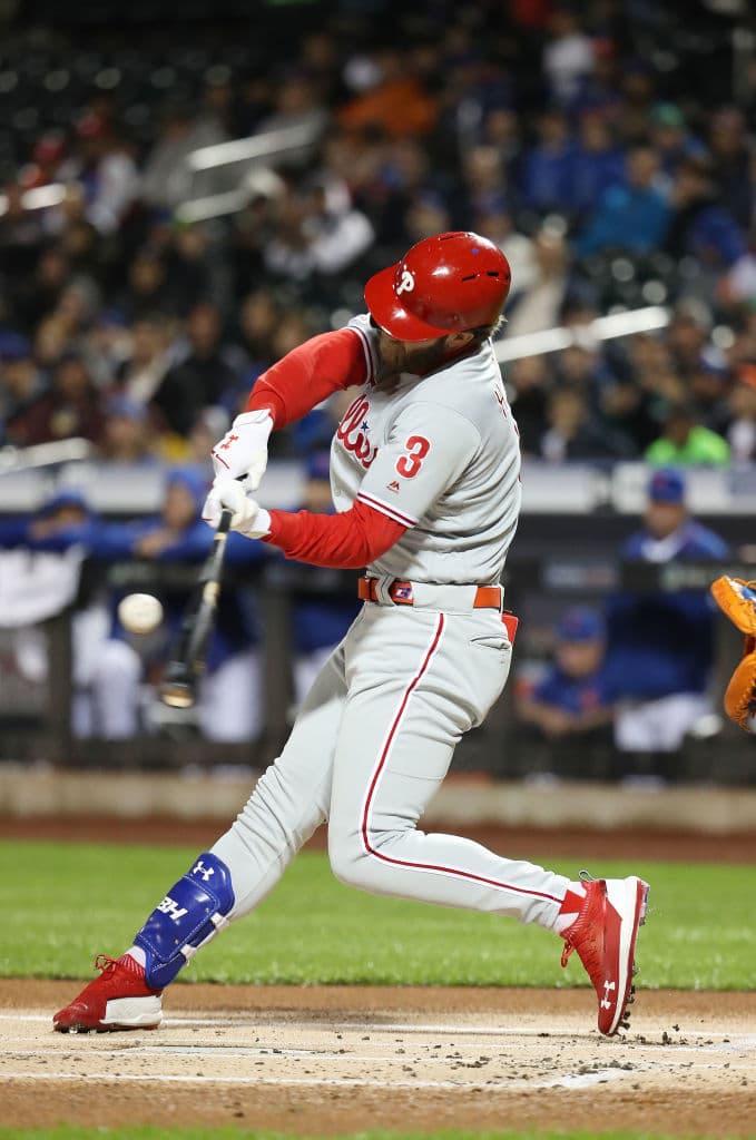 Bryce Harper se ponchó tirándole en su primer turno.