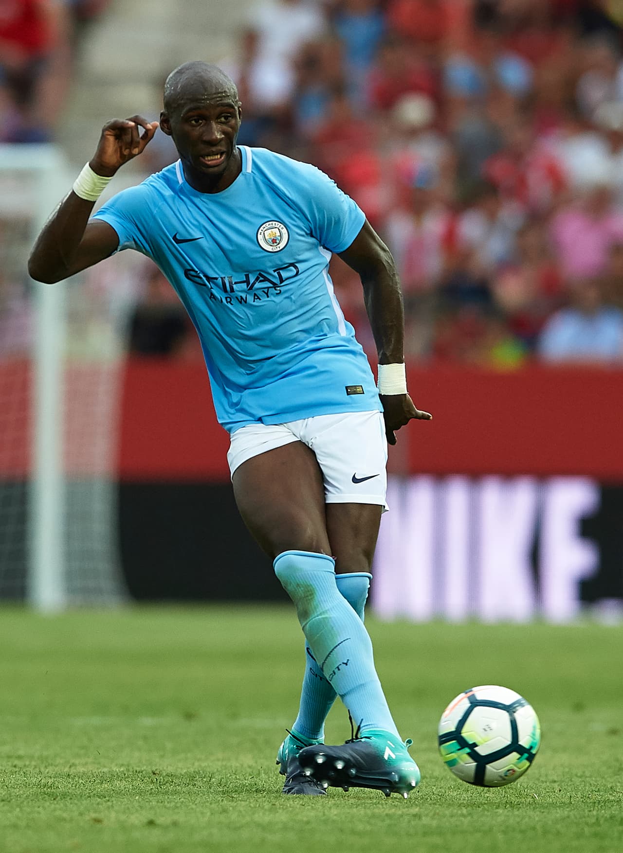 Eiliaquim Mangala sigue buscando opciones para su futuro al no ser tenido en cuenta por Pep en el City. Se habla de Turquía y del Stoke City.