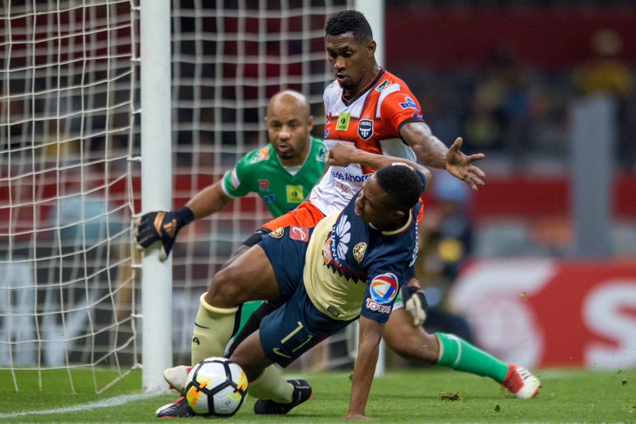 Sin embargo, el partido no fue cómodo durante lo restante del primer tiempo como para buscar el 2-0.