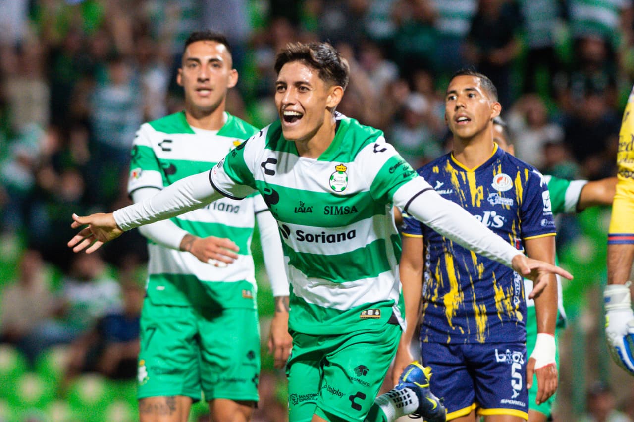 Santos impuso condiciones y sacó una contundente victoria ante el San Luis que tuvo una noche para el olvido..