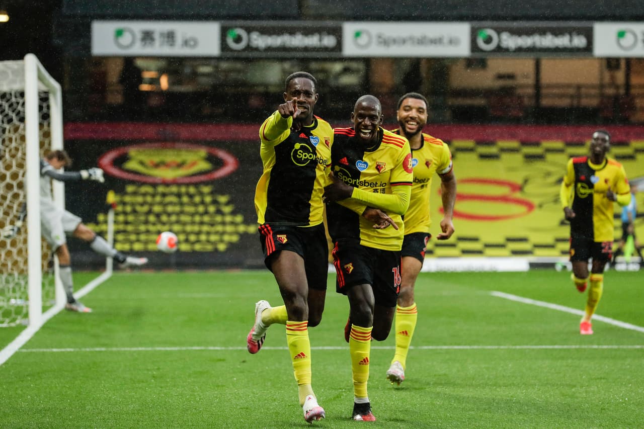 Buendía (4’) adelantó a los visitantes con gol de vestidor. Dawson y Danny Welbeck (55’) dieron vuelta.