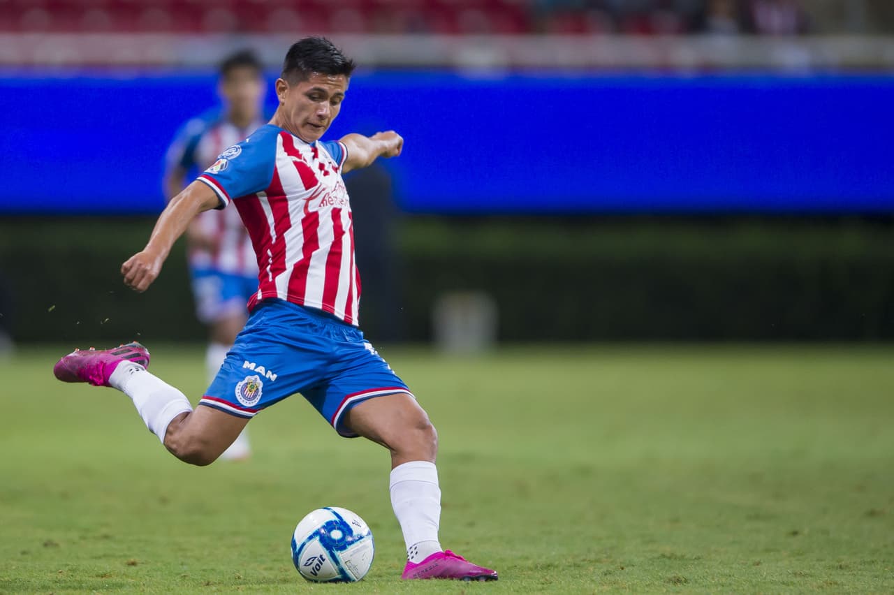 Dieter Villalpando, un jugador más de Chivas con influenza