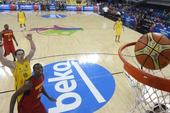 En una de las sorpresas de la jornada el conjunto de Angola derrotó 91-83 al equipo de Australia.