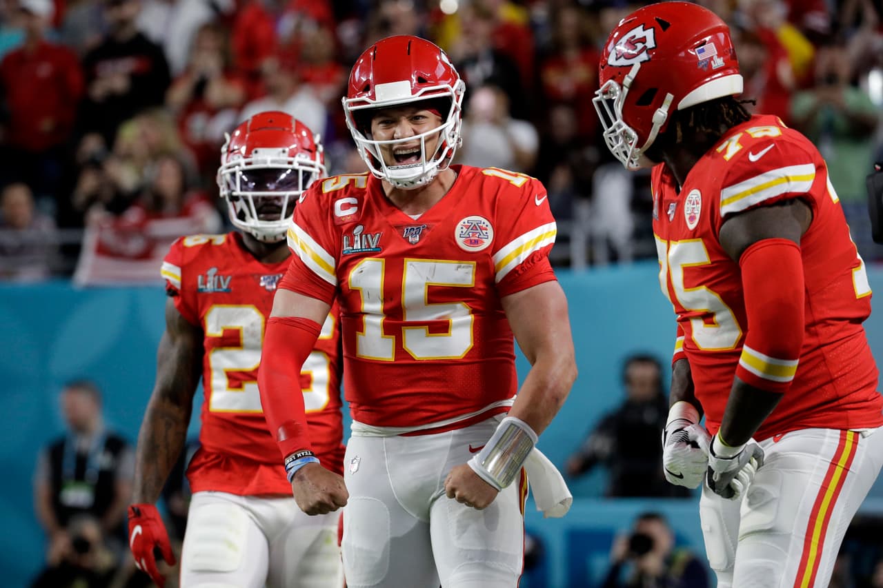 <b>1.- Kansas City Chiefs (#1 segun NFL)</b>
<br>- No son uno de los equipos con mayor afición en México, pero estamos seguros de que muy pronto lo serán.
<br>- Los Chiefs vinieron a México en la Temporada 100 durante noviembre del 2019, estaban proyectados para venir en 2018, pero las condiciones de la cancha del Estadio Azteca lo hicieron imposible.
<br>- Sin embargo, con Patrick Mahomes como su gran referente, juventud, un equipo bien dirigido y lleno de talento, son los actuales campeones de la NFL, favoritos para volver al Super Bowl y en los próximos años, acompañados de sus temporadas exitosas, serán muy queridos en México.