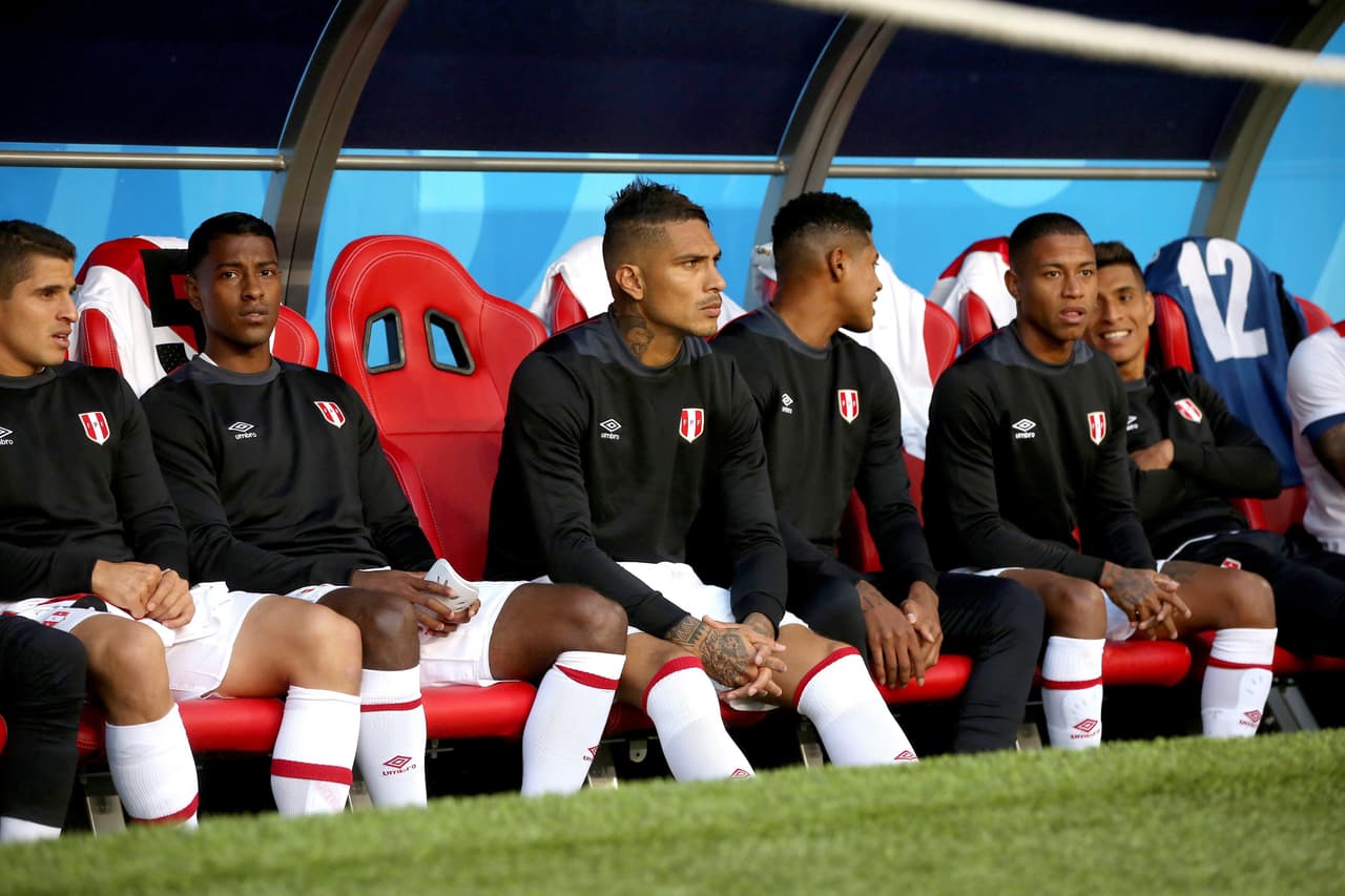 Guerrero, figura en la clasificación de Perú al Mundial, aguardó desde el banquillo de suplentes por decisión técnica.