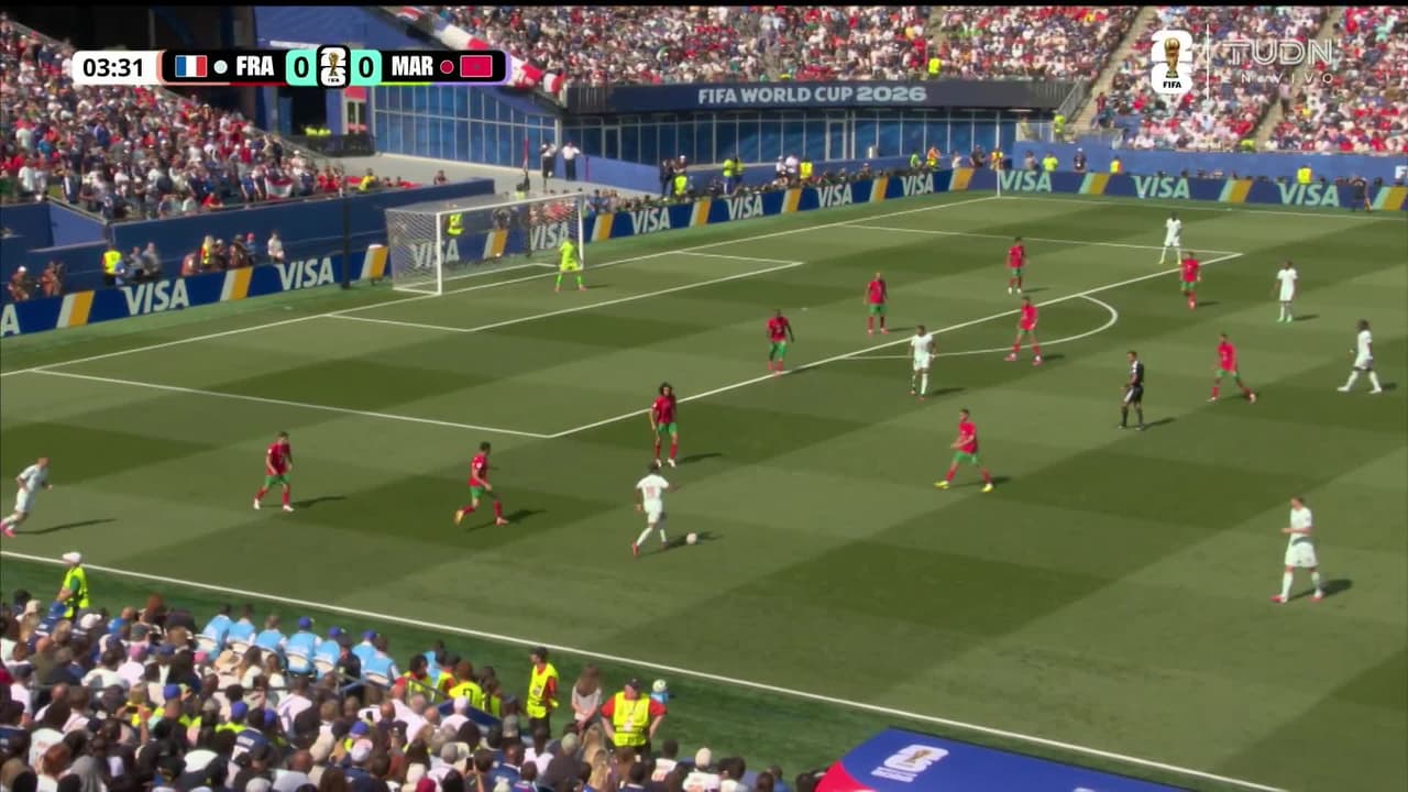 ¡TIRO ATAJADO! disparo por Kylian Mbappé.