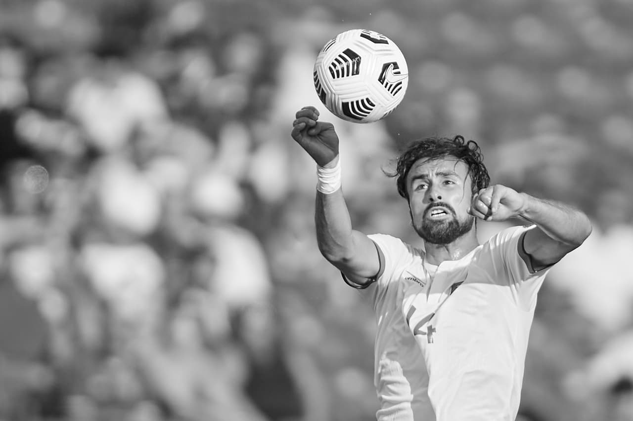 Rivas avisó primero a los 5 minutos de juego con un zapatazo que no alcanzó a agarrar efecto y terminó saliendo por un costado de la portería.