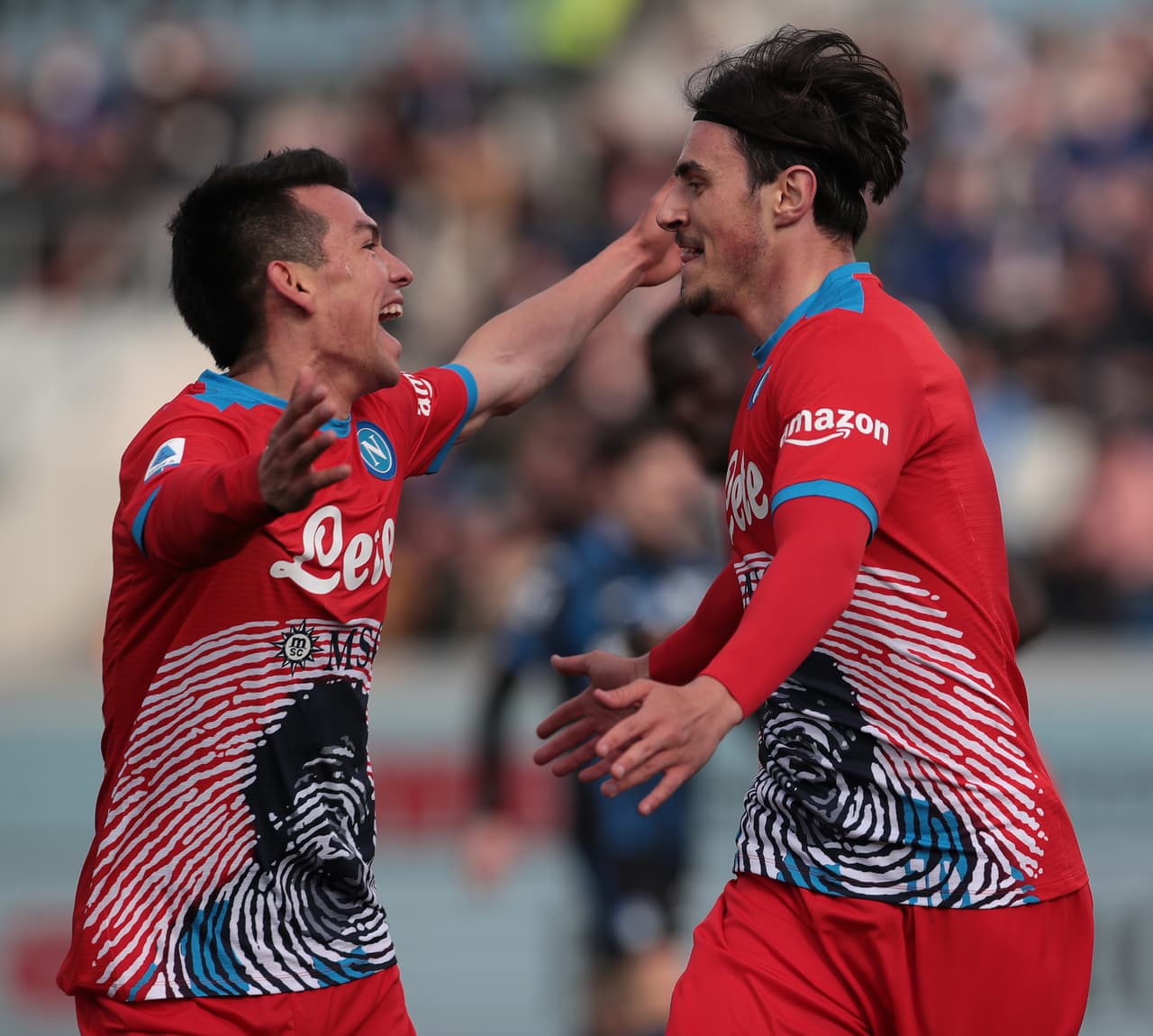 Napoli venció al Atalanta con goles de Lorenzo Insigne, Matteo Politano, Eljif Elmas, quien anotó tras recibir el balón de Hirving Lozano.