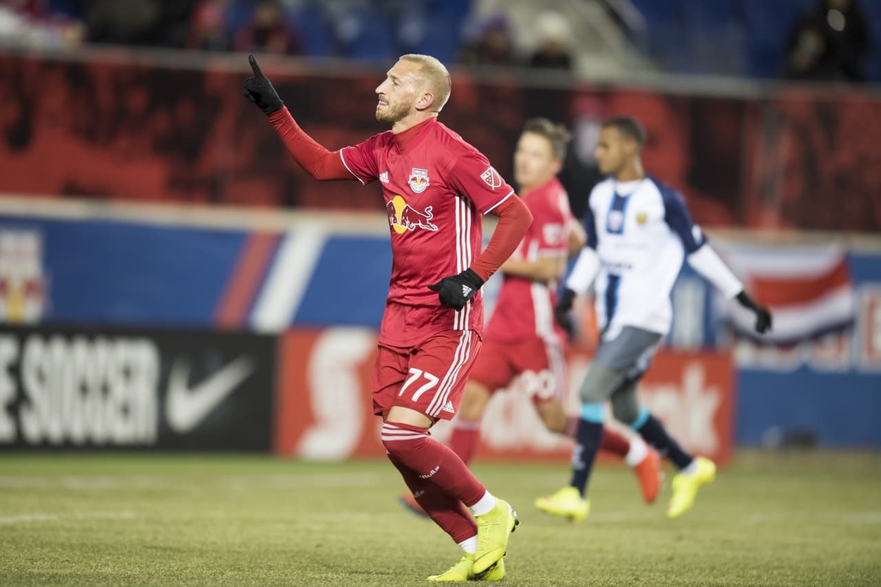 Remató cruzado, con fuerza y con buena ubicación, para poner el 2-0 en favor de su equipo y el 4-0 en el agregado.