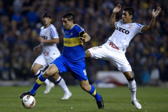 Riquelme debutaría con el Boca Juniors en 1996 estando Carlos Bilardo como técnico de los xeneizes, el primer juego del ‘’Torero’’ se daría ante el Atlético Unión en la ‘’Bombonera’’ el 11 de noviembre de 1996.