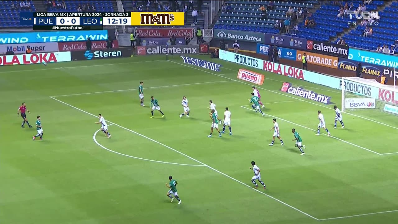 ¡TIRO ATAJADO! disparo por Kevin Velasco.