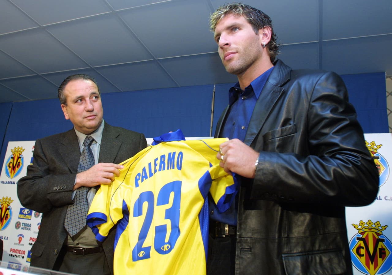 Esa lesión dejó por varios meses inactivo al delantero, que llegó al Villarreal en su mejor momento pero tras la doble fractura en tibia y peroné jamás pudo recuperar su nivel en el sueño europeo.