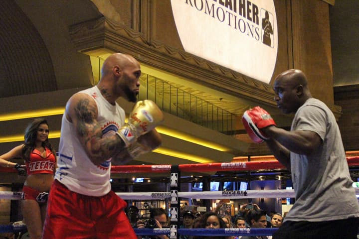 Jhonny González, Orlando Salido, Román Martínez, George Groves e Ishe Smith, hicieron un breve entrenamiento enfrente del público, para después convivir con los aficionados y regalar autógrafos.