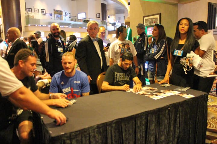 Jhonny González, Orlando Salido, Román Martínez, George Groves e Ishe Smith, hicieron un breve entrenamiento enfrente del público, para después convivir con los aficionados y regalar autógrafos.