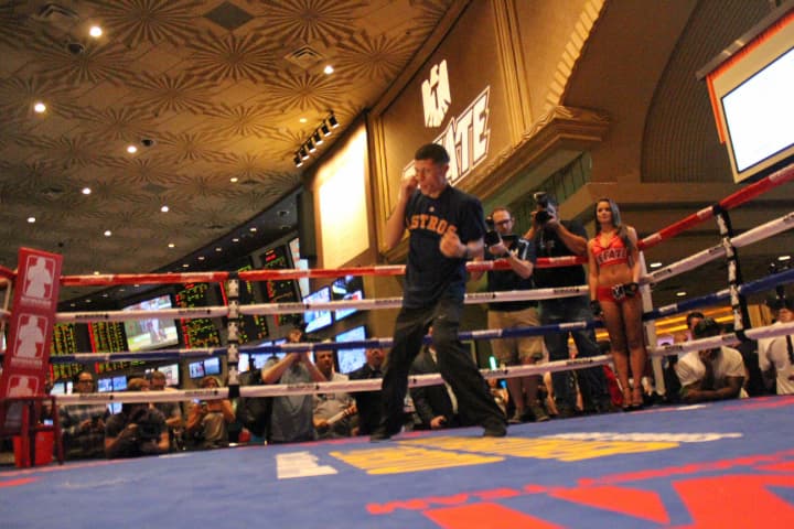Jhonny González, Orlando Salido, Román Martínez, George Groves e Ishe Smith, hicieron un breve entrenamiento enfrente del público, para después convivir con los aficionados y regalar autógrafos.