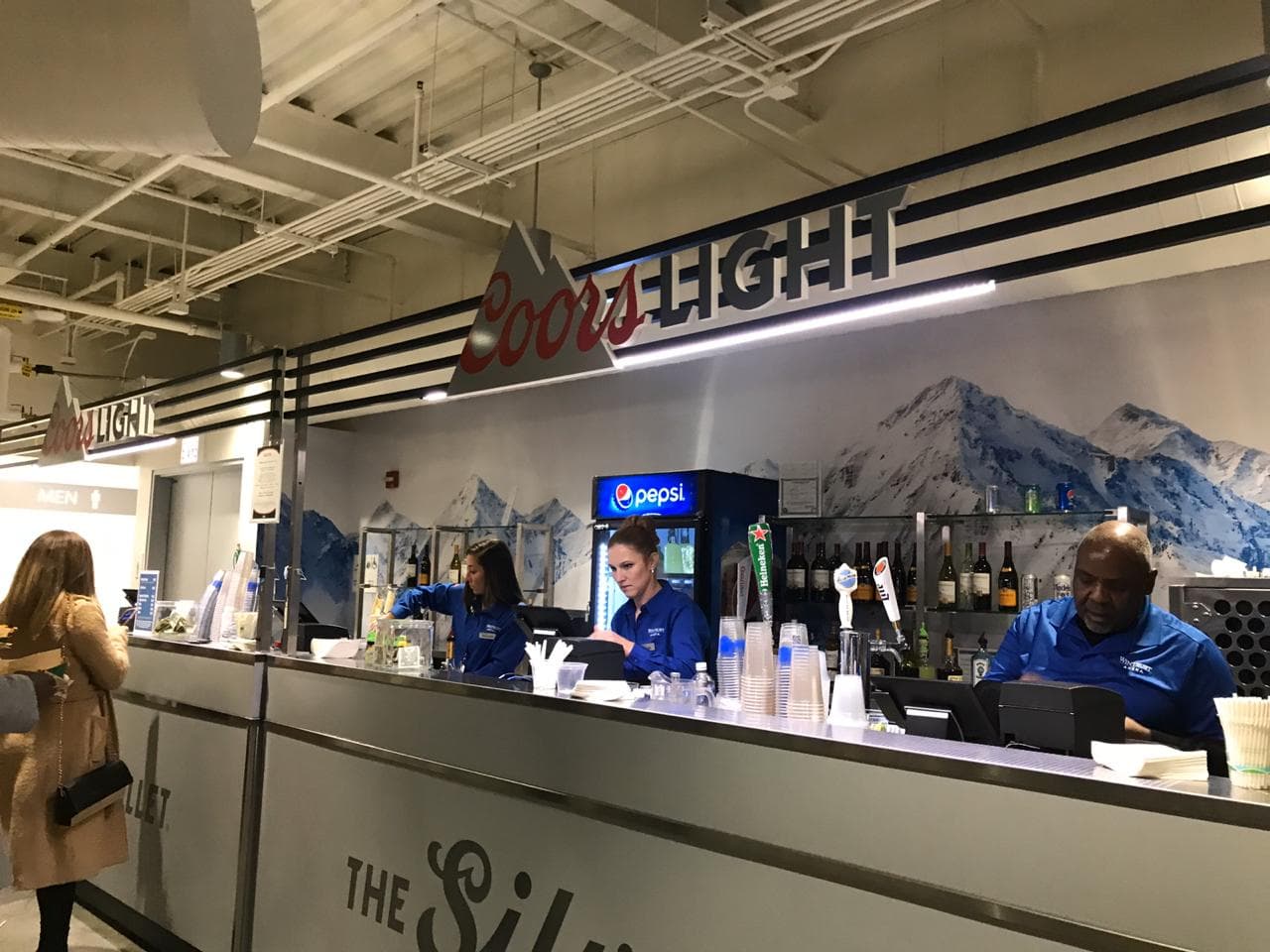 Así se vive el celebrity game con un gran ambiente y una excelente comida.