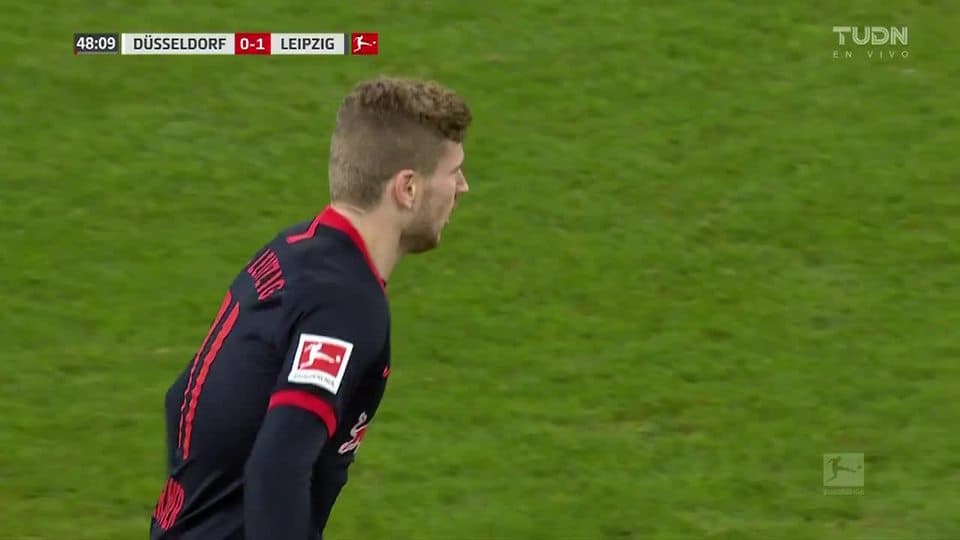 Tiro desviado de Timo Werner