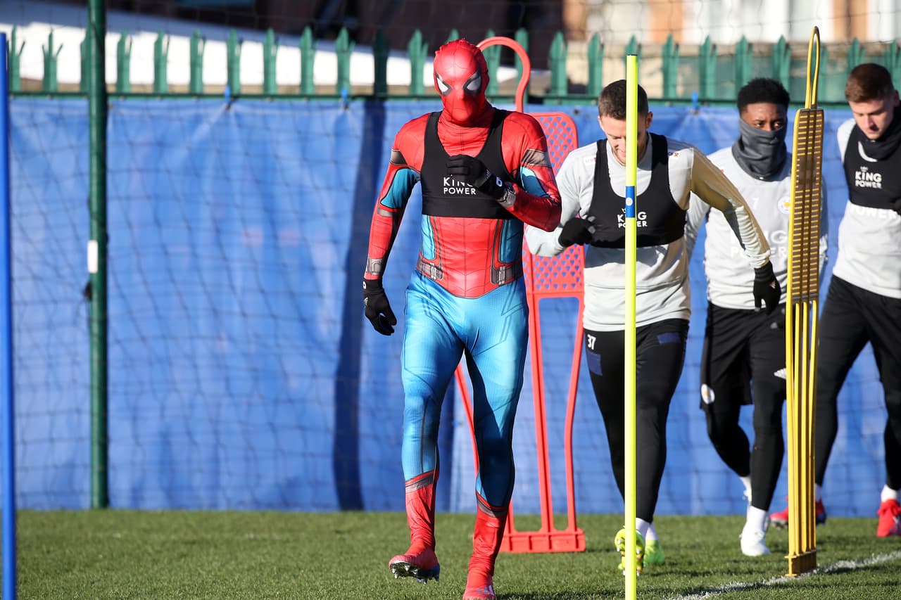 Jamie Vardy se disfrazó de Hombre Araña para jugarle una broma a sus compañeros de equipo.