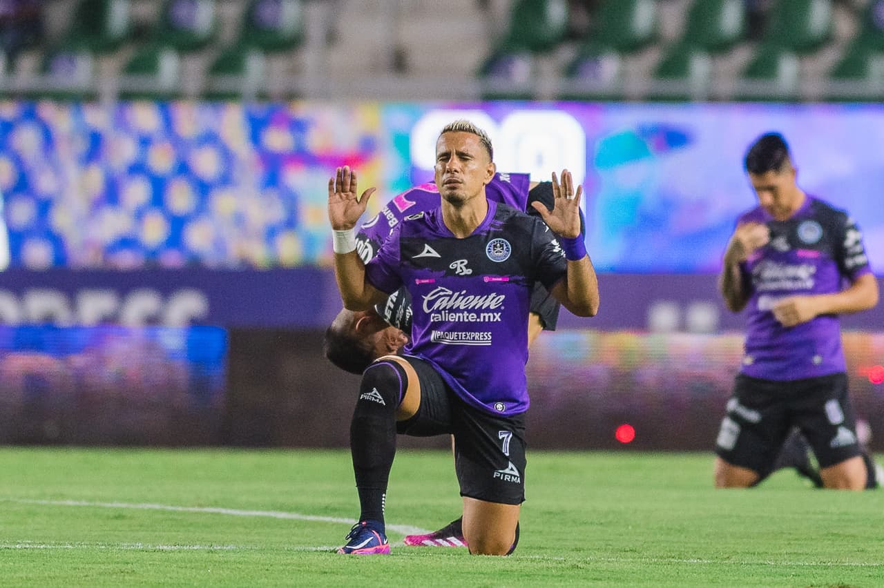 Al minuto 5, Luis Reyes, de Atlas, derribó a Brian Rubio al momento de disparar. Camilo Sanvezzo cobró la pena máxima, venció a Camilo Vargas y le daba la ventaja a Mazatlán.