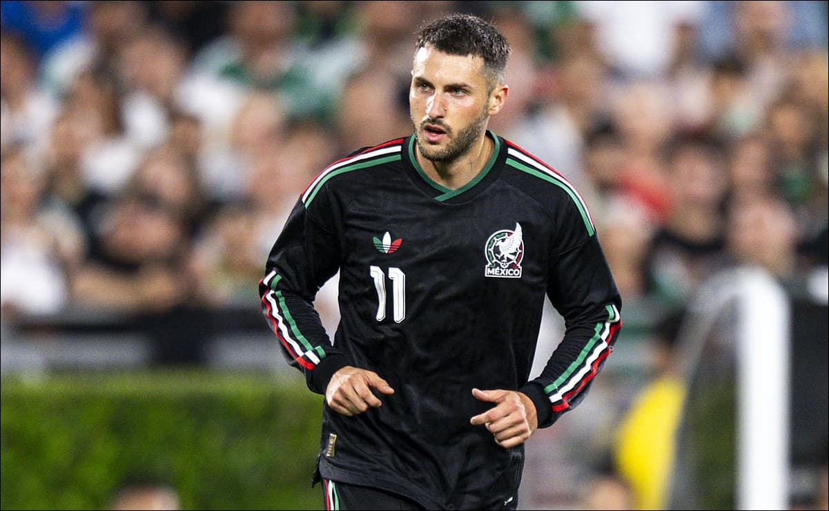 Santiago Gimenez tendría nuevo destino fuera de Italia