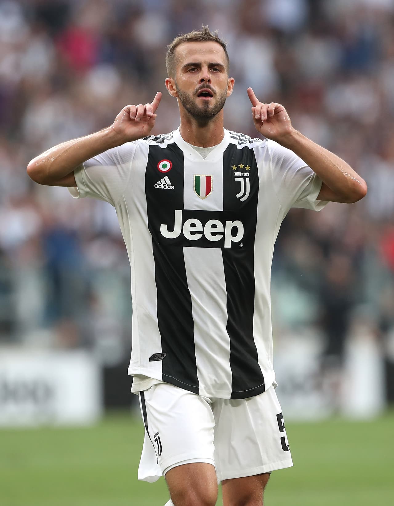 Sin embargo, quien abrió el marcador para el equipo local fue Miralem Pjanić al minuto 30 tras un contragolpe manejado por CR7.