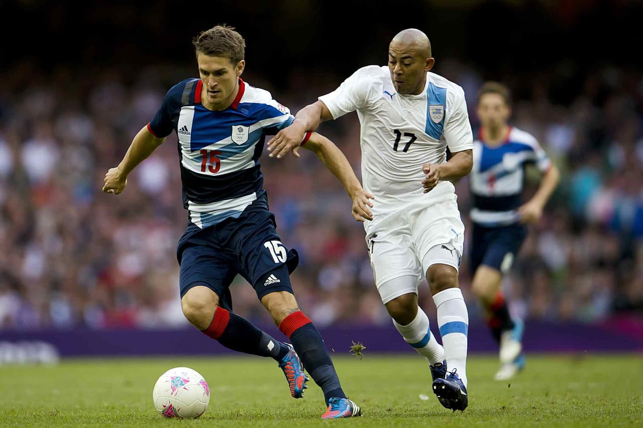 Mientras tanto, seguía siendo fundamental para 'El Maestro' Tabárez, quien lo llevó a los Olímpicos de Londres 2012 como refuerzo junto a Luchito Suárez y Edi Cavani.