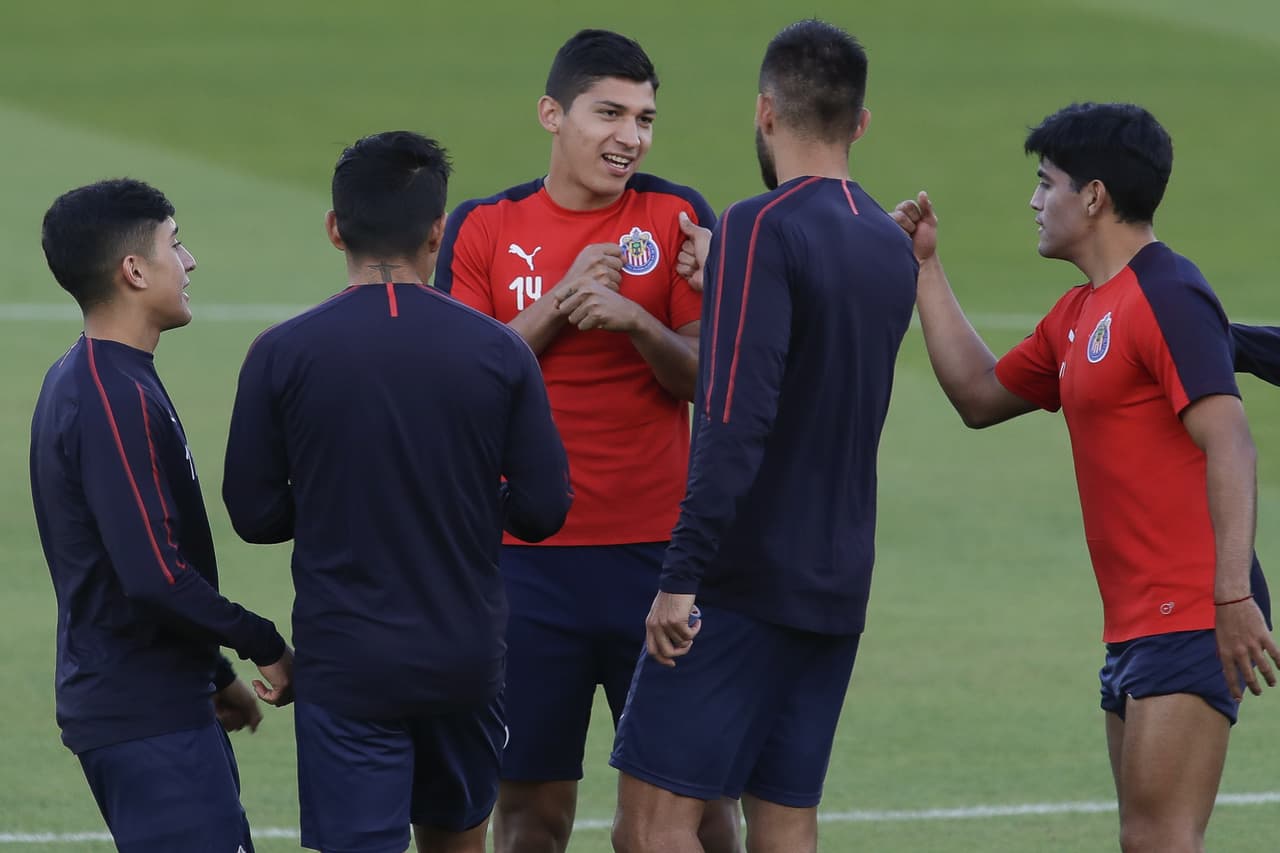 Aspectos generales del entrenamiento del Guadalajara previo a su partido ante el Esperánce Sportive de Túnez en el Estadio Hazza bin Zayed en Al Ain, Emiratos Árabes Unidos.